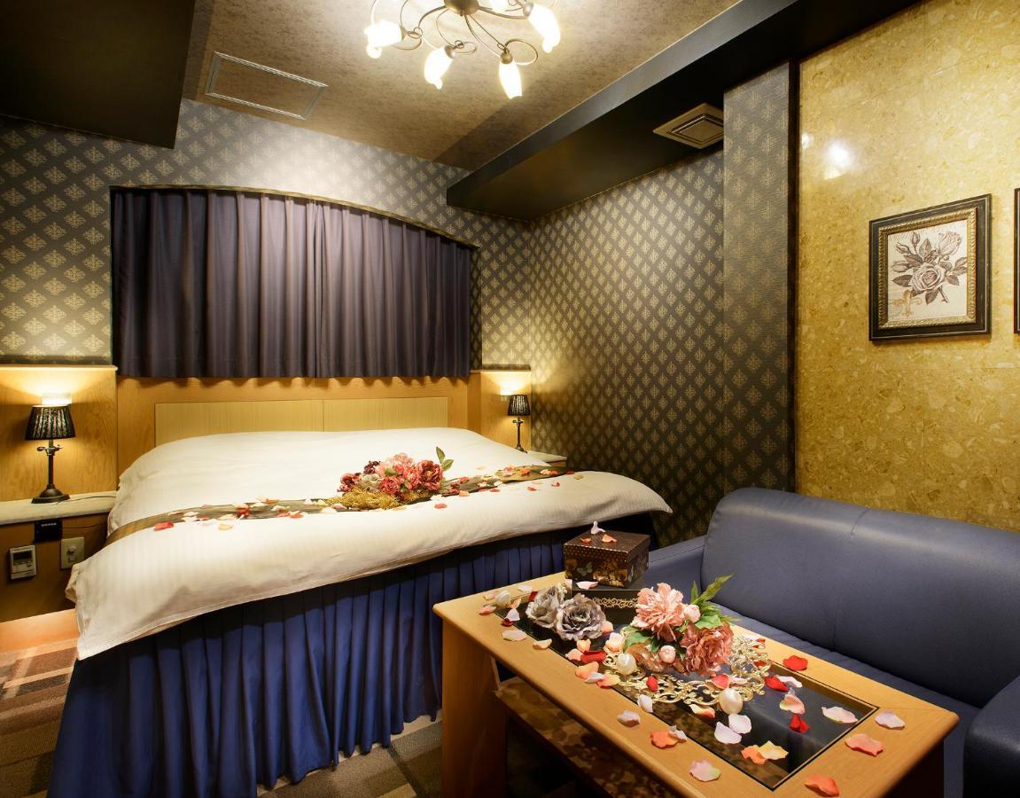 ホテル リトルチャペルクリスマス 梅田 (Adults Only) Osaka Exterior foto